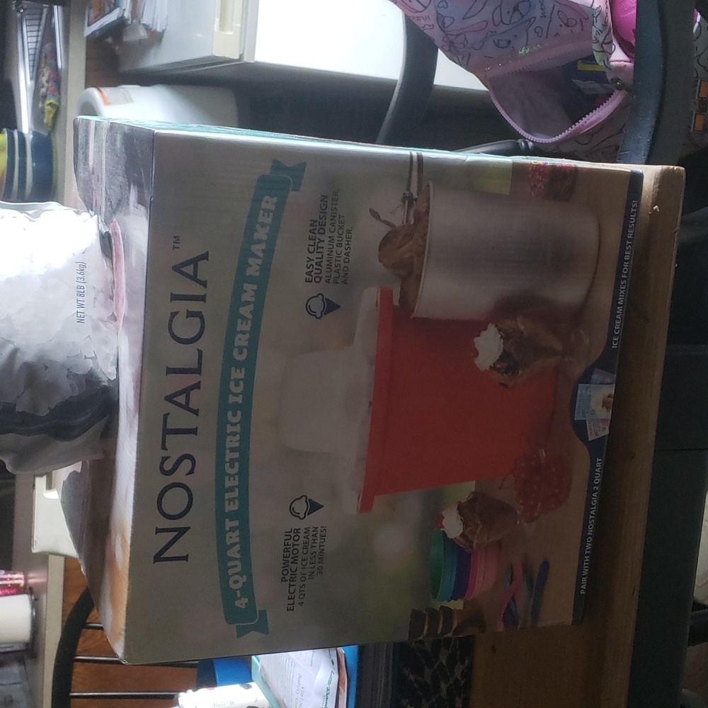NIB Nostalgia ice cream maker